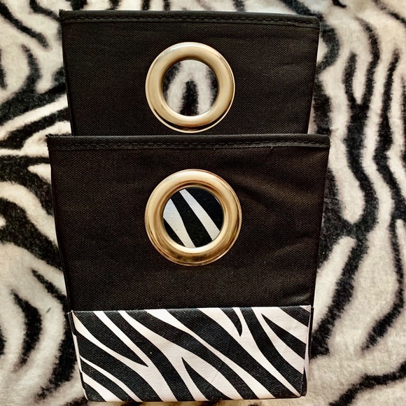 Storage Container 2 Set&5 Hangers - Picture 3 of 4